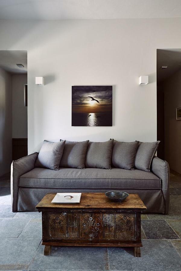 Nikolaou Art Residence Aegina ภายนอก รูปภาพ